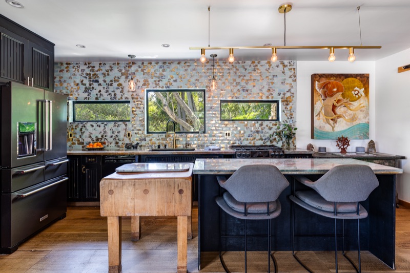 Kitchen for working sessions